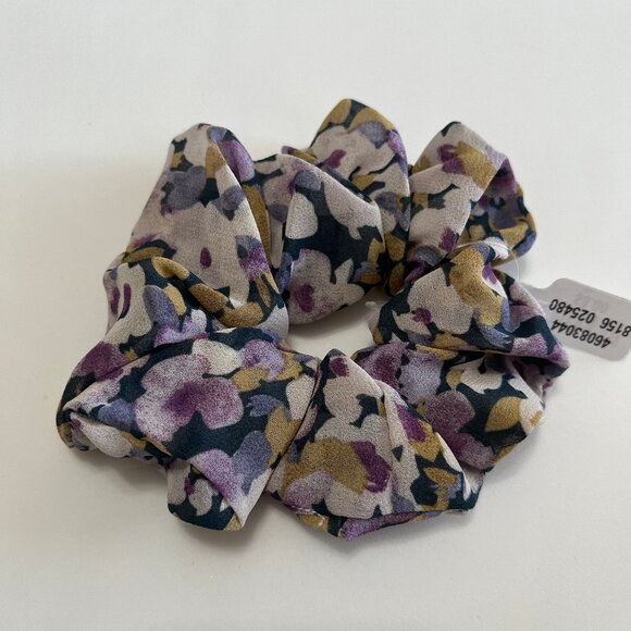 🎁FREE GIFT WITH PURCHASE Free People Willow Up Cycled Floral Hair Scrunchie - Picture 2 of 3